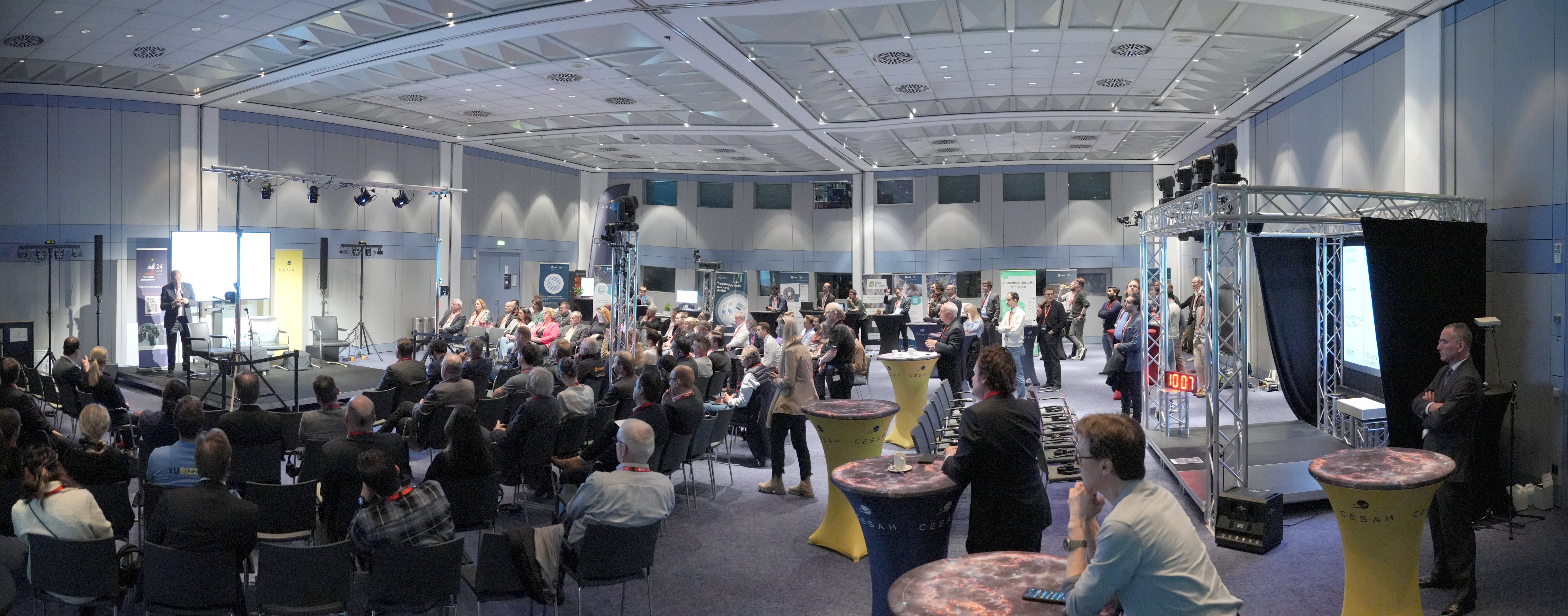 Panorama-Aufnahme während der Keynote beim Ad Astra Summit 2024, Bildquelle: Benjamin Schenk, Foto Studio Hirch